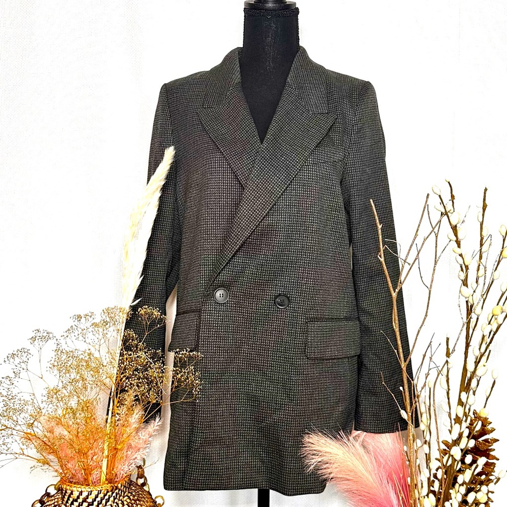 Over-sized coat perfect for fall season